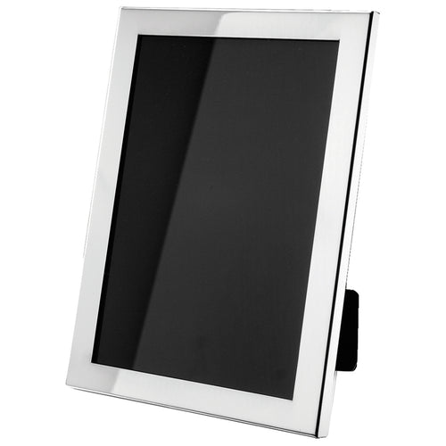 Elegant silver Salisbury frame, perfect for displaying your precious 8x10 wedding photo
